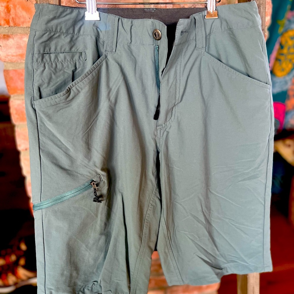 Patagonia - mens Quandry shorts, gray/green. 30” waist 10” inseam. No flaws.